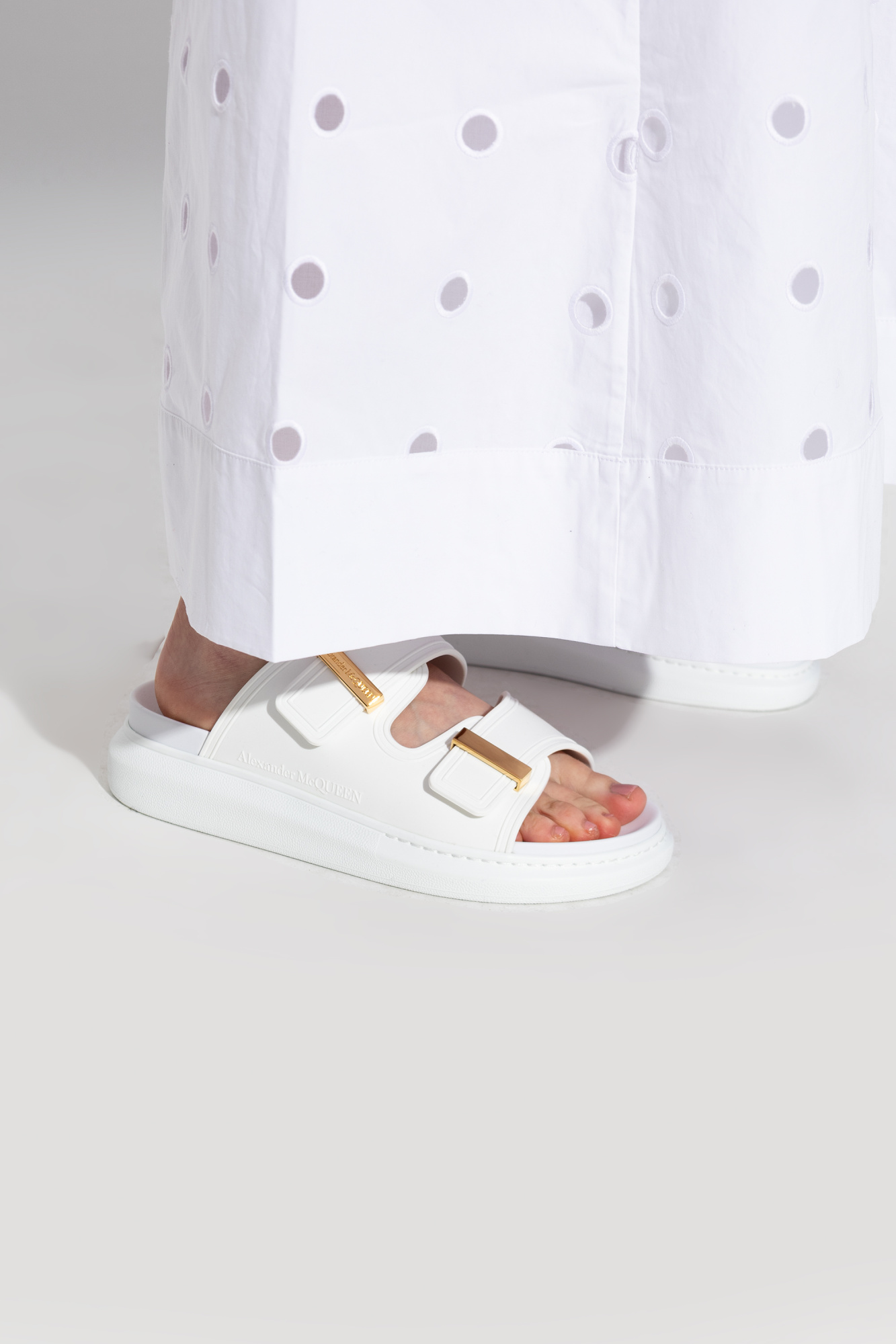 ALEXANDER MCQUEEN｜SLIPPERS (658063 W4Z52 9339) Alexander McQueen Leather slides | Women's Shoes | Vitkac